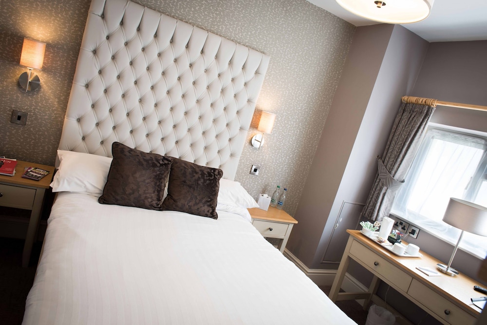 The County Hotel 13/50