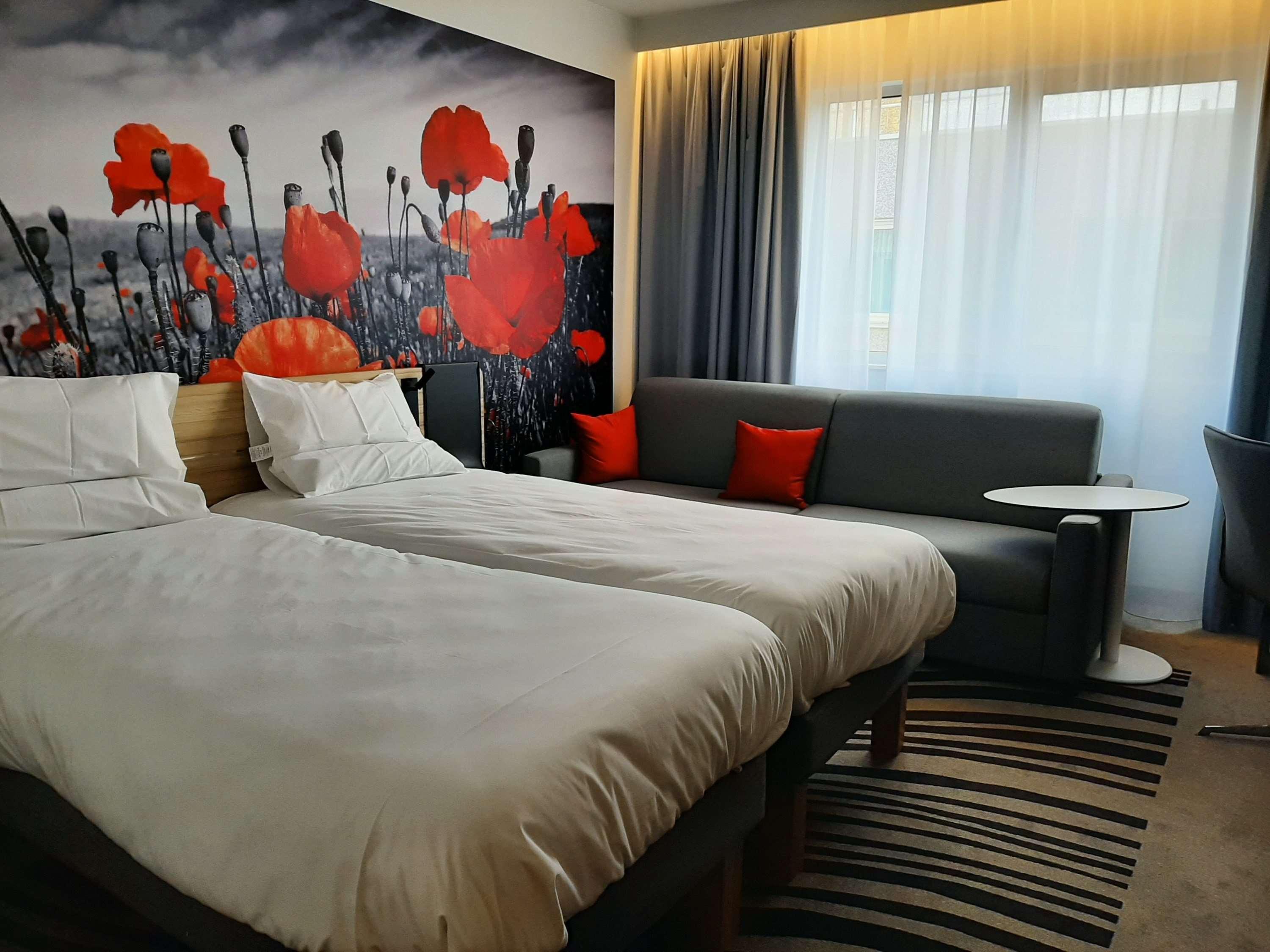 SUPERIOR, TWIN BEDS, SOFA