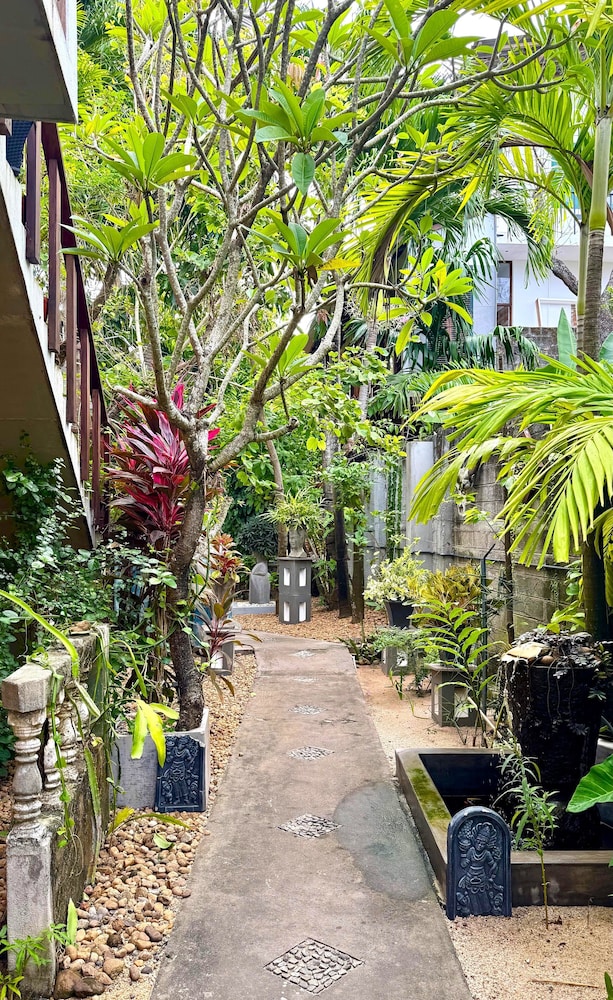 Gomez Place 63/68