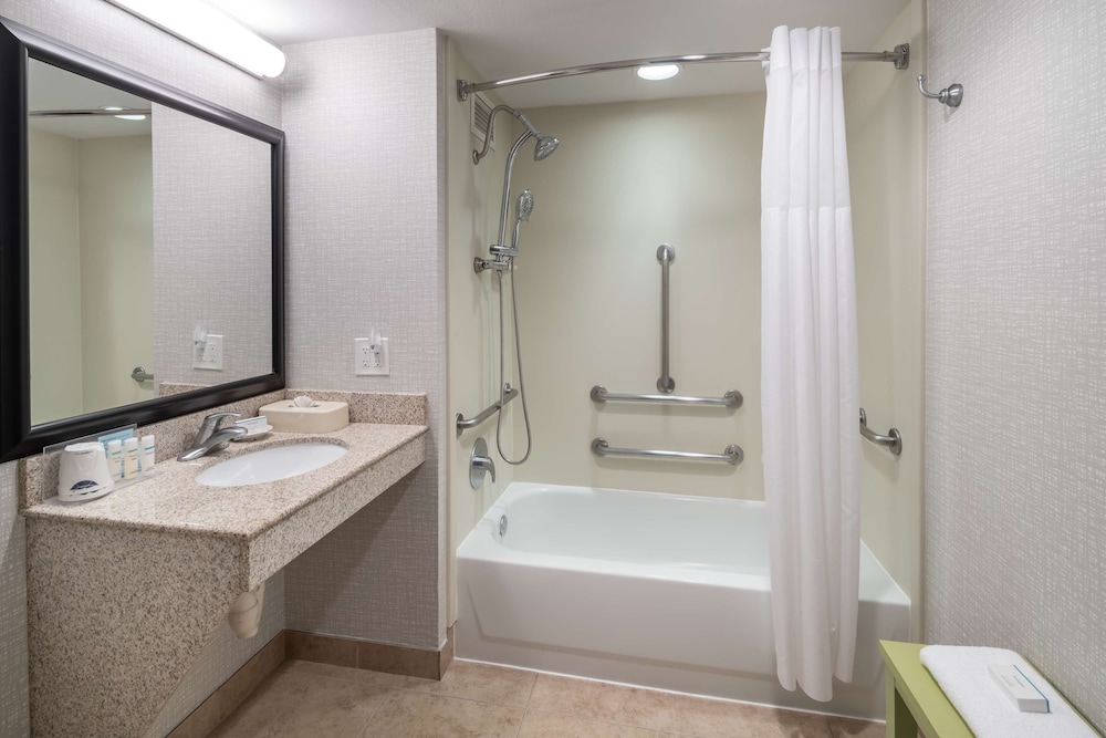Hampton Inn And Suites Chicago North Shore 17/45
