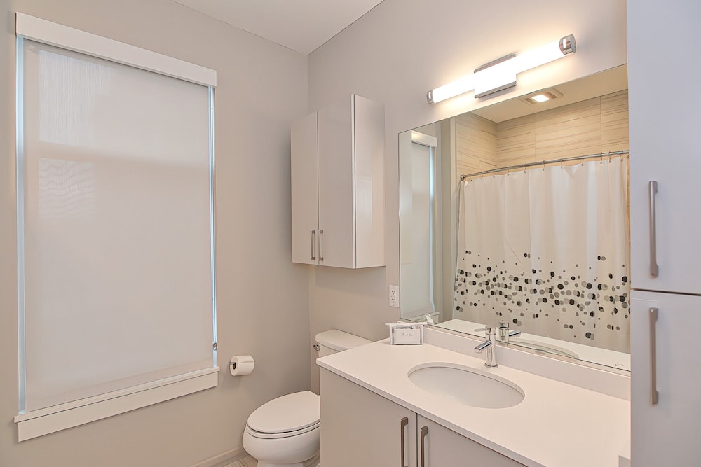 Global Luxury Suites East Boston 49/50