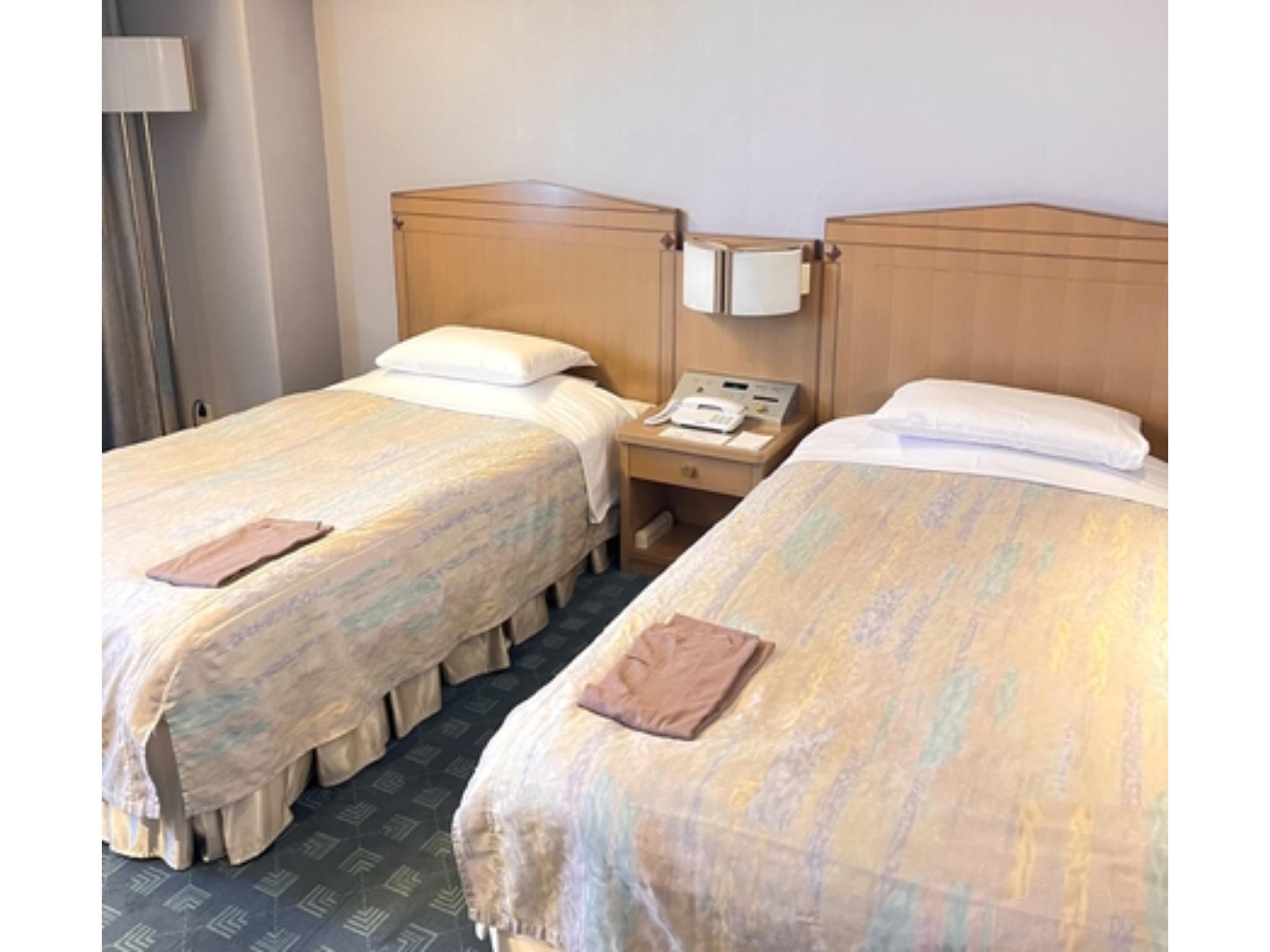 Semi Room, Semi Double Bed, Smoking