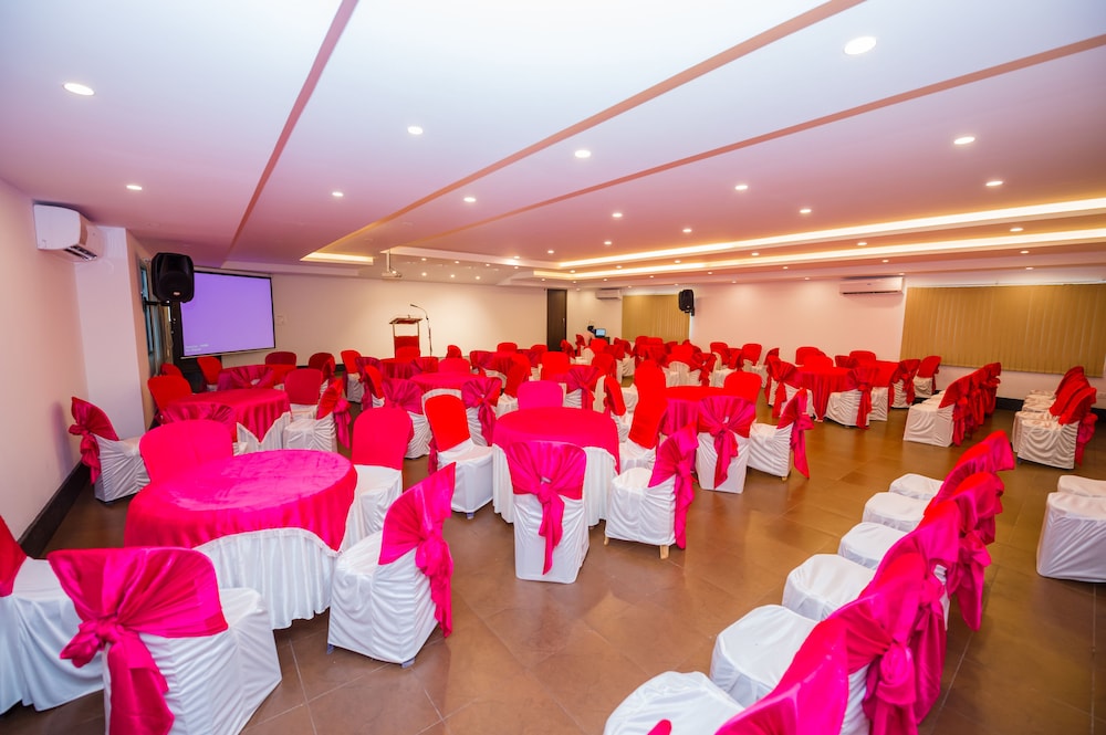 Hotel Karuna Residency 21/23