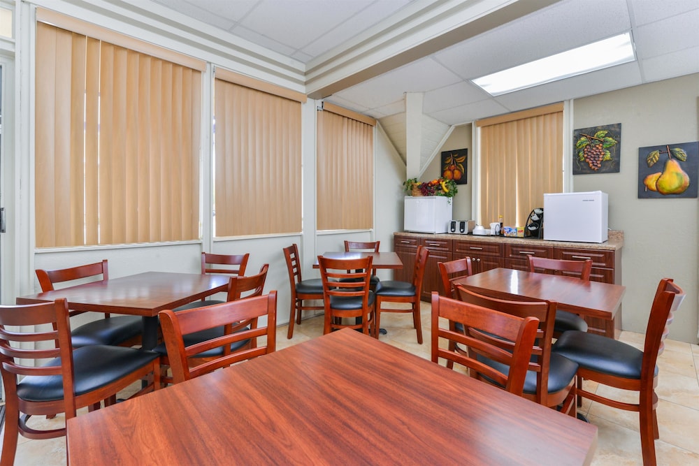 Americas Best Value Inn Sarasota Downtown 28/40