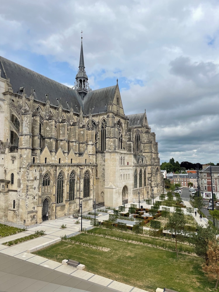 Ibis Saint Quentin Basilique 5/70