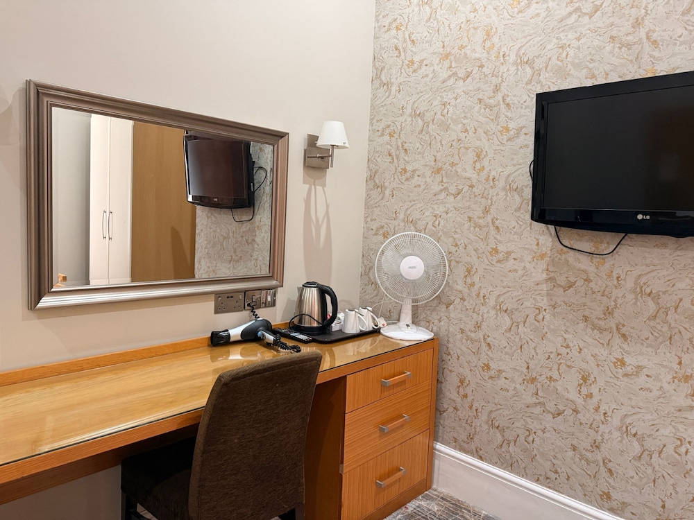 New Wilmington Hotel 52/58