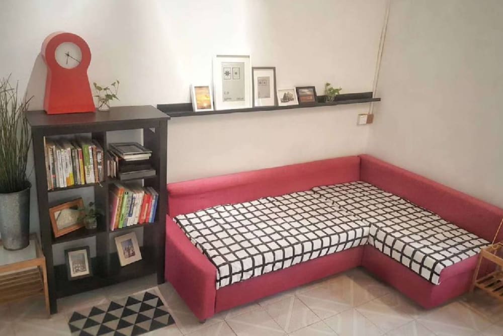Houselet Hostel 6/40