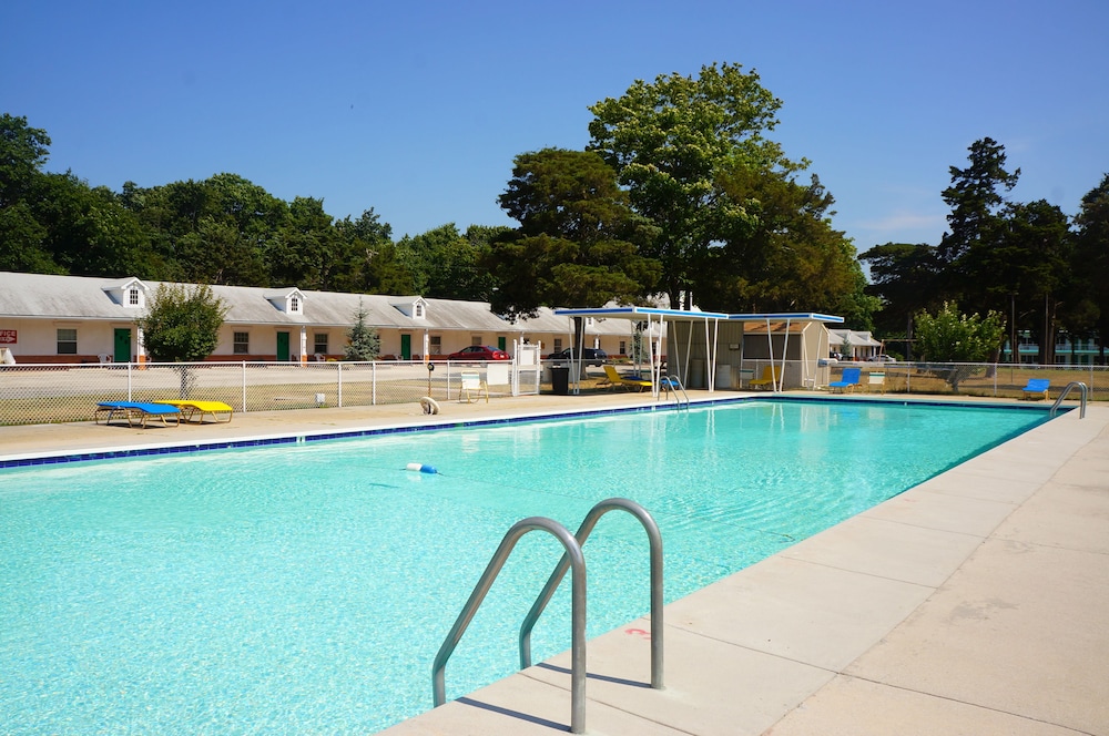 Hyland Motor Inn 24/63