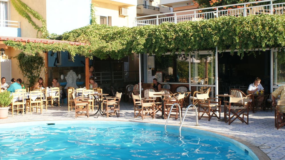 Roxani Hotel 32/32