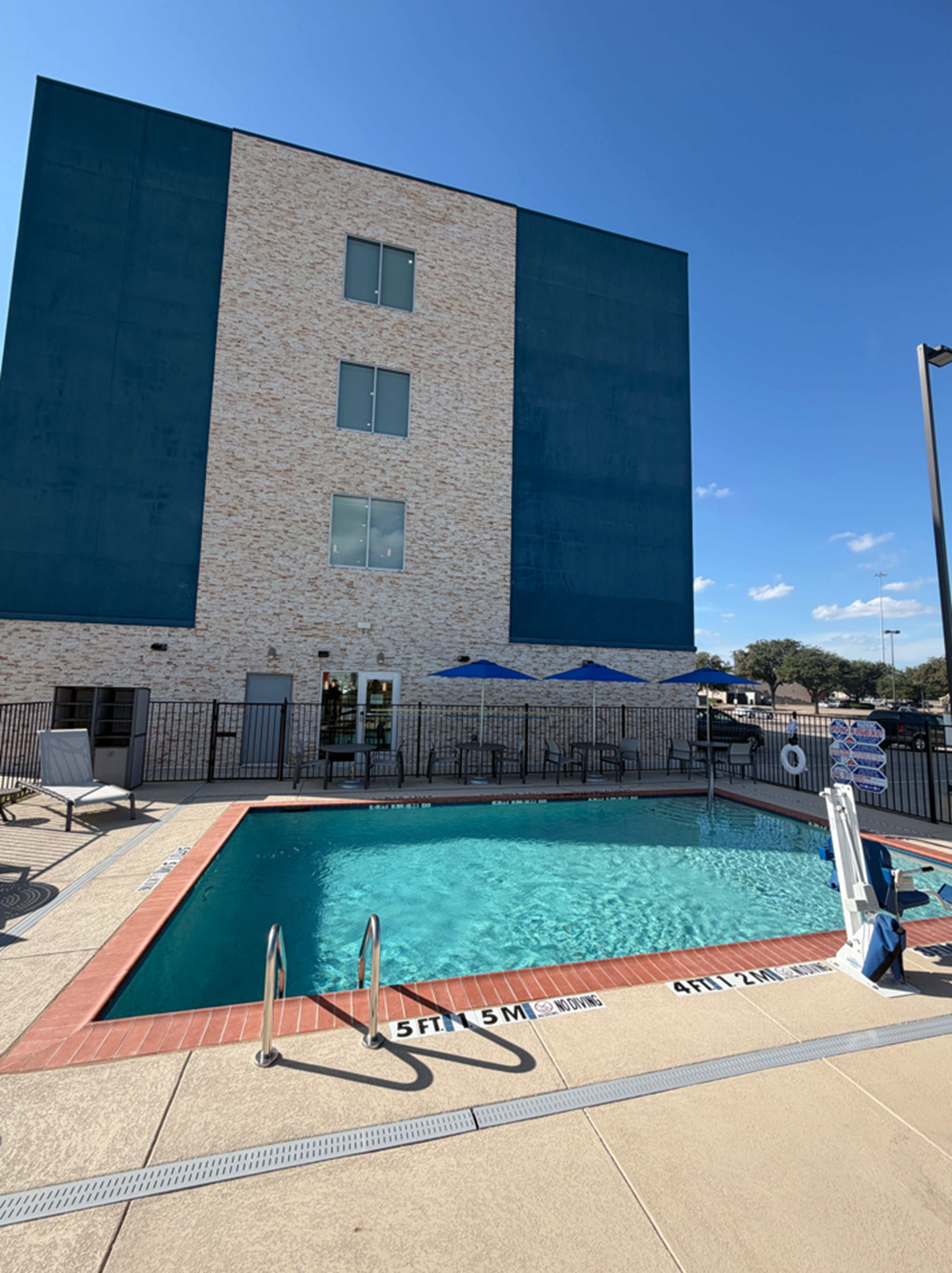 Holiday Inn Express & Suites - Dallas Plano North, an IHG Hotel 36/37