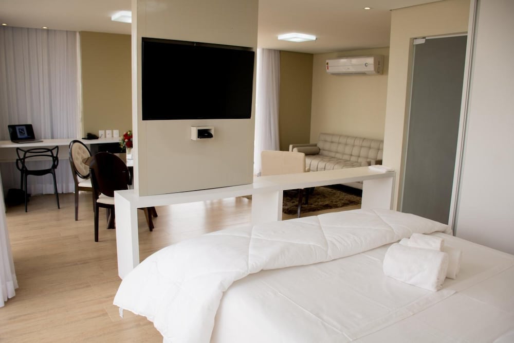 SELECT HOTEL 17/48