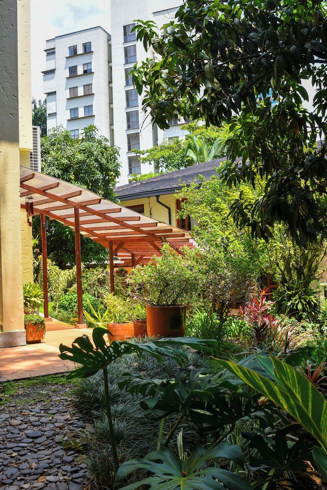LA CAMPANA HOTEL BOUTIQUE 56/64