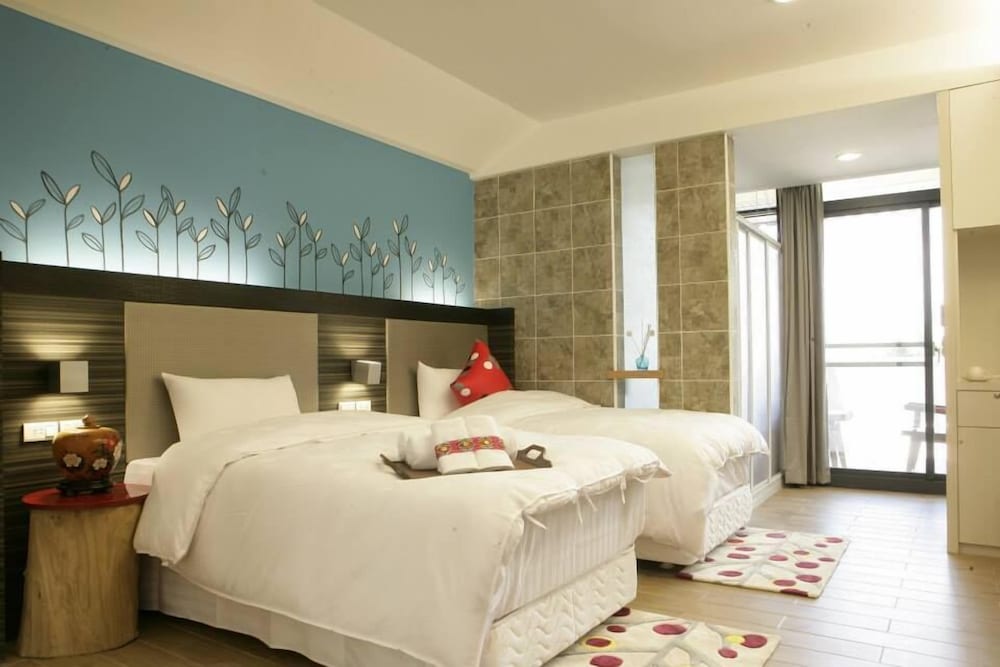 ROOM, TWIN BEDS