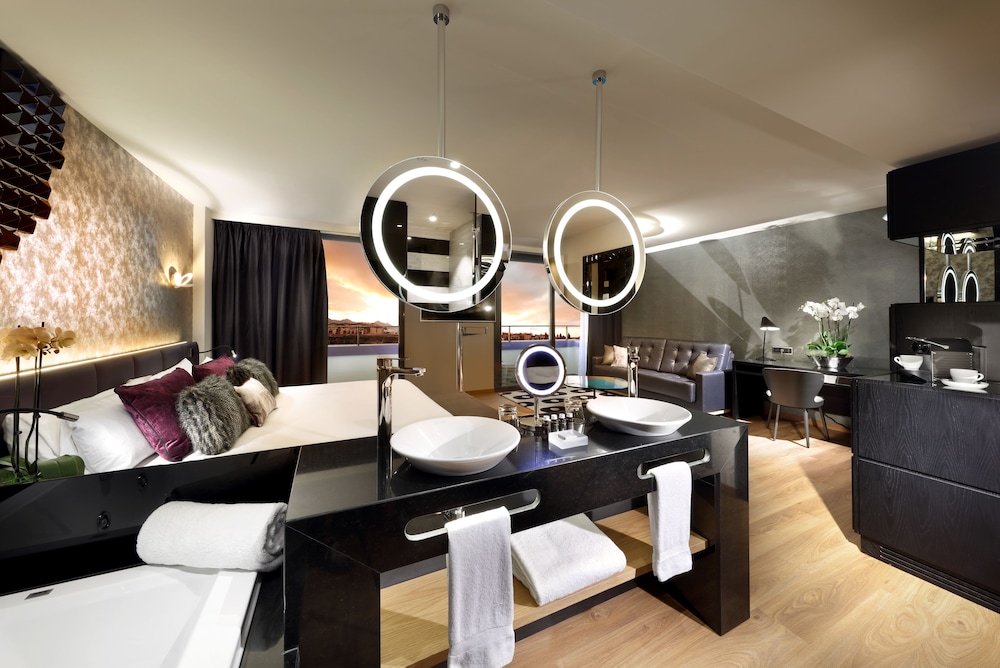 Hard Rock Hotel Tenerife 61/82