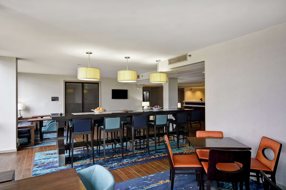 Hampton Inn Detroit/Madison Heights/South Troy 36/56