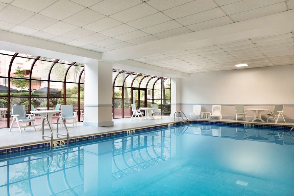 DoubleTree by Hilton New York LaGuardia Airport 14/54