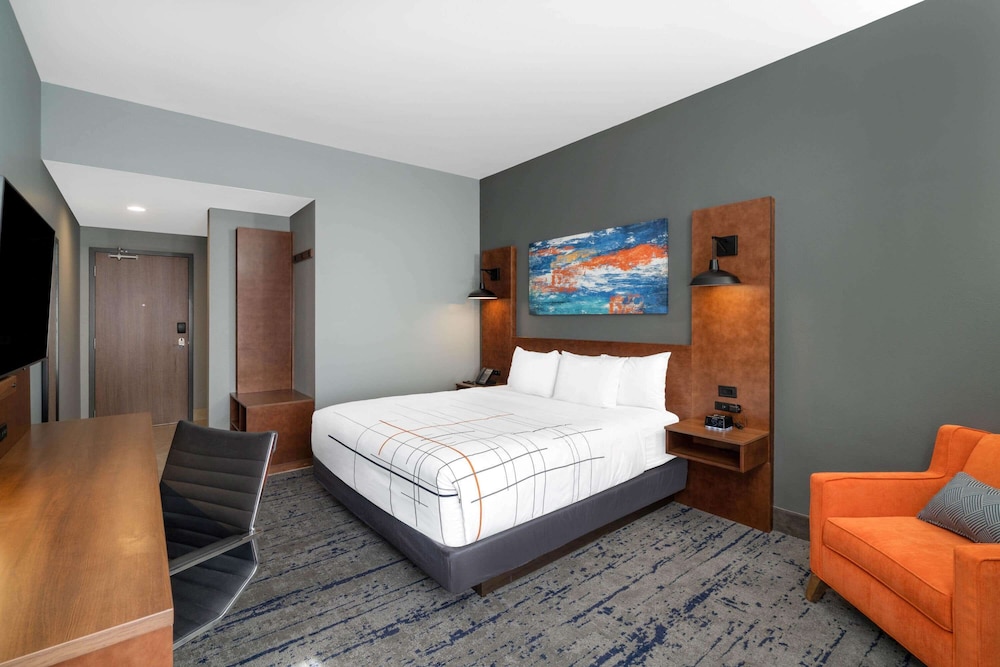 La Quinta Inn & Suites by Wyndham Louisville East 19/45