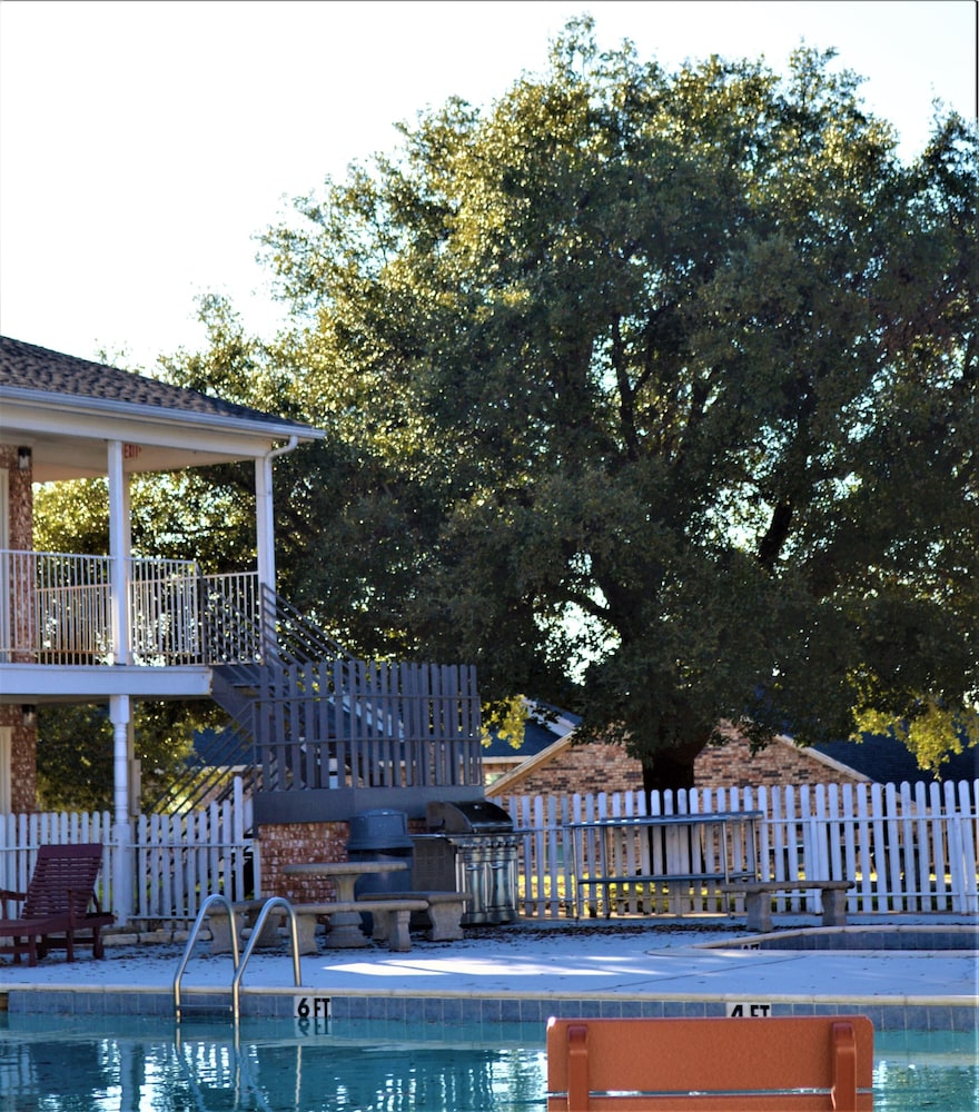 Plantation Inn 5/50