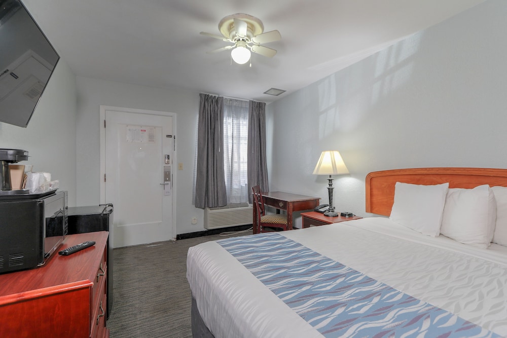 ROOM, KING BED, JETTED TUB