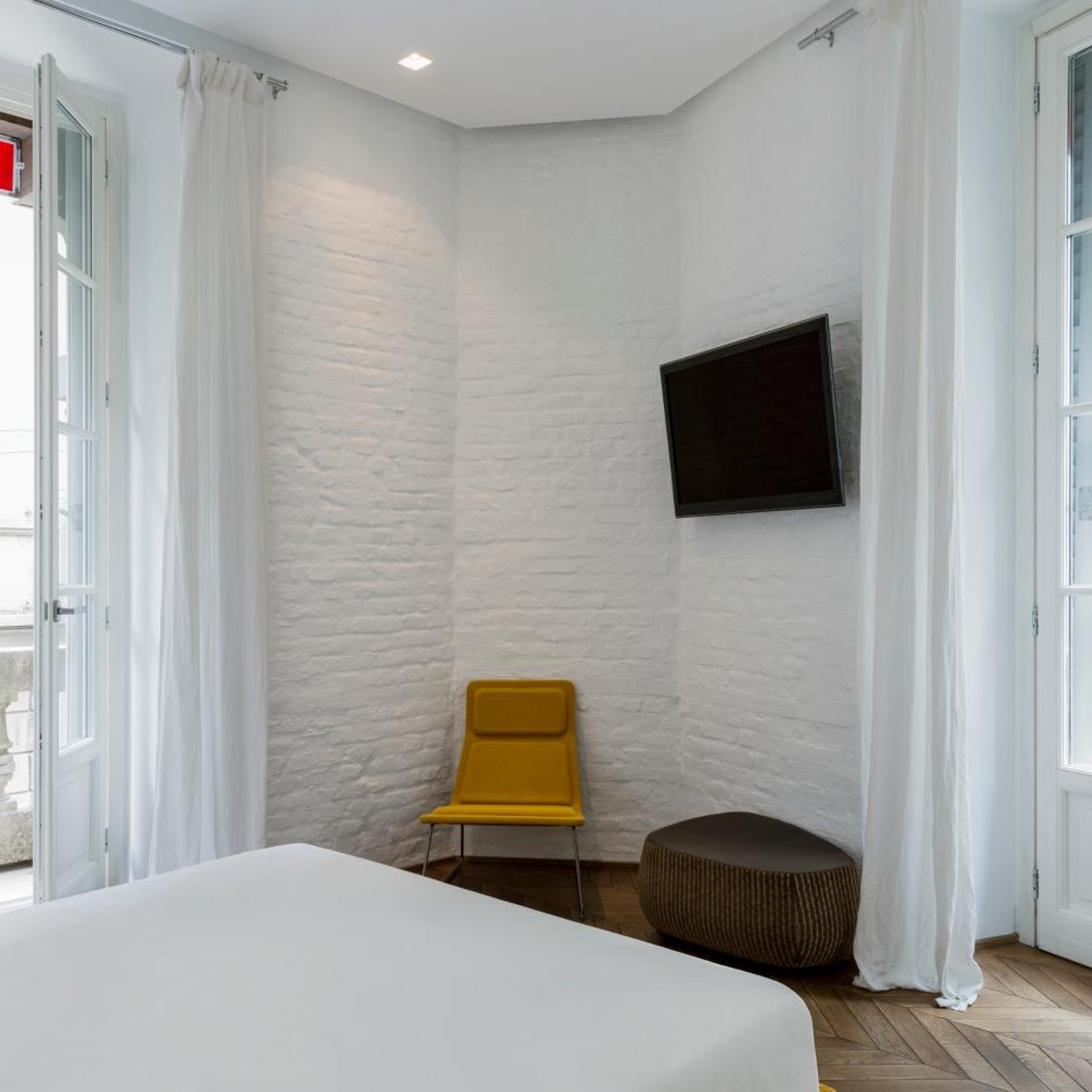 DELUXE, DOUBLE BED