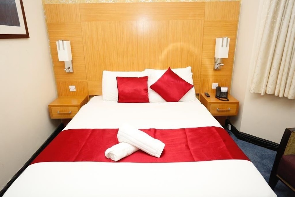 Acorn Lodge Gatwick Hotel 13/23