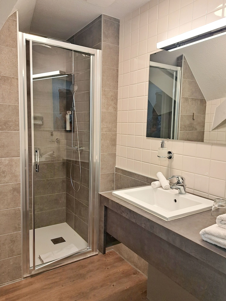 Hotel the Originals Des Princes Chambery 71/77