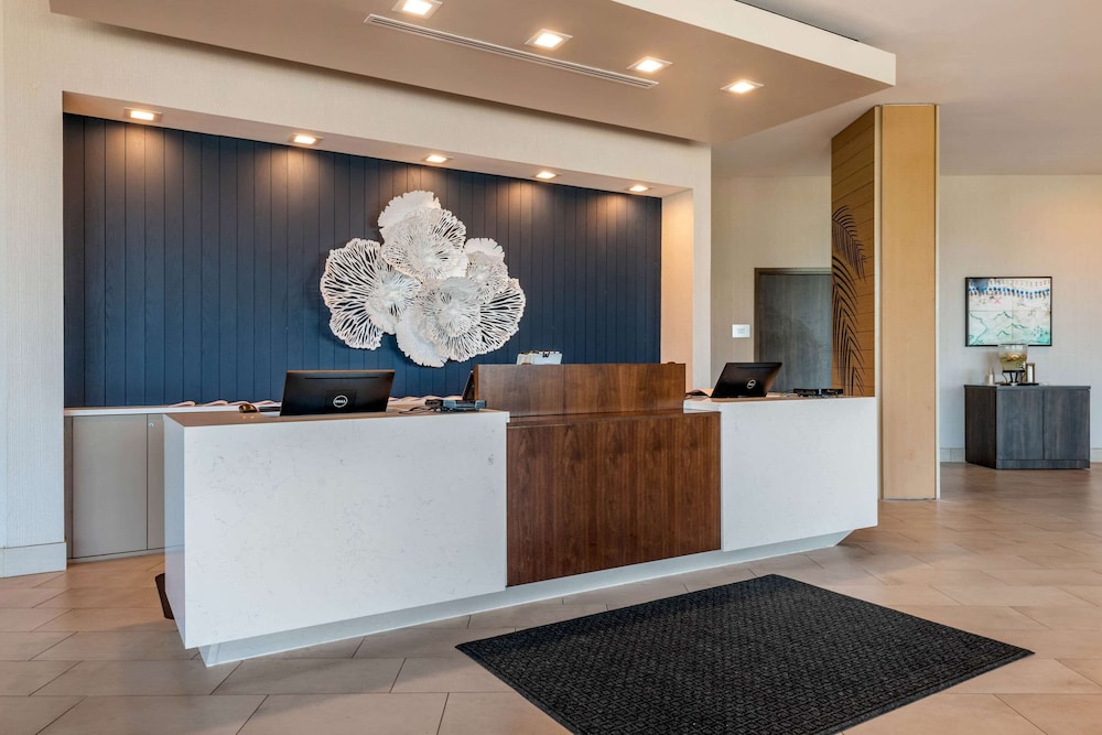 Cambria Hotel St Petersburg Madeira Beach Marina 12/58