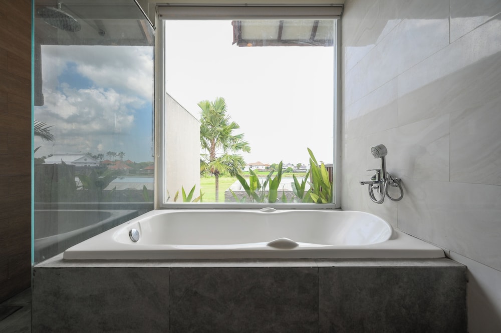 D Wina Villa Seminyak 50/50