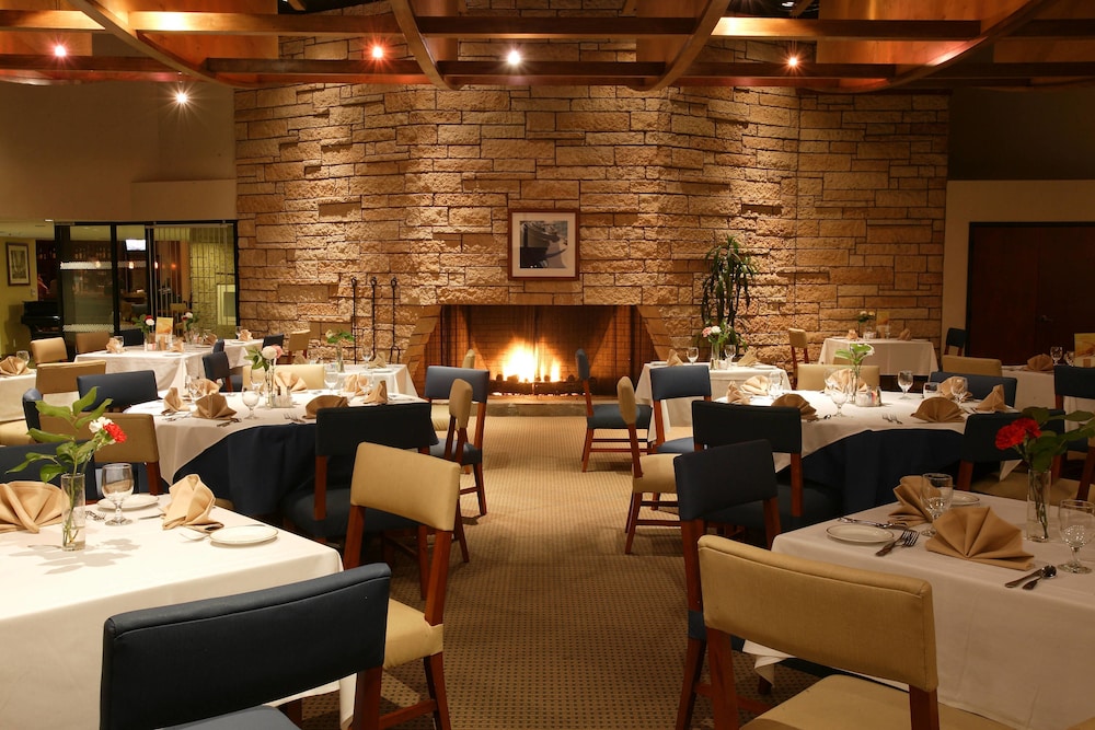 Four Points By Sheraton Ventura Harbor Resort 24/36