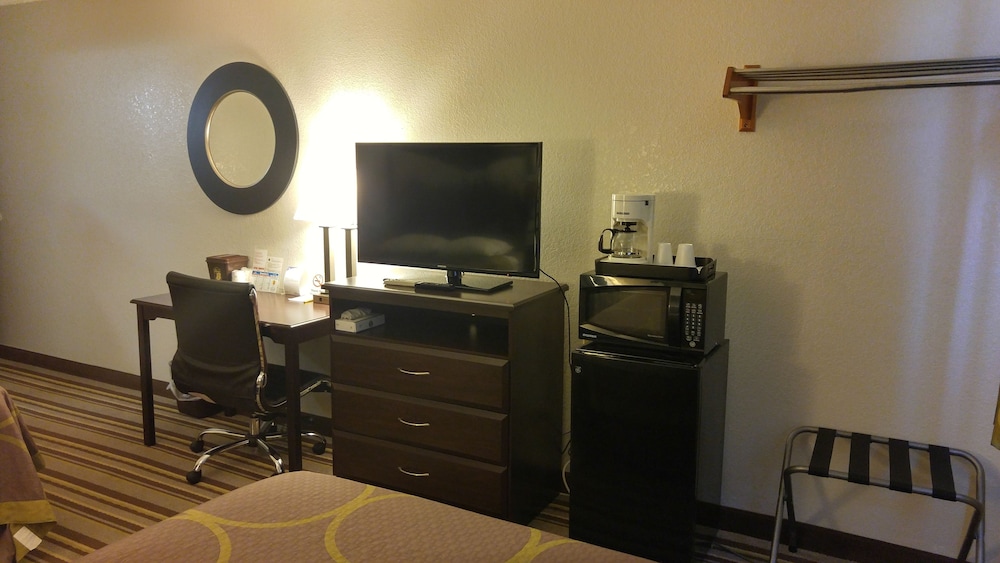 Super 8 by Wyndham Waynesboro 32/36