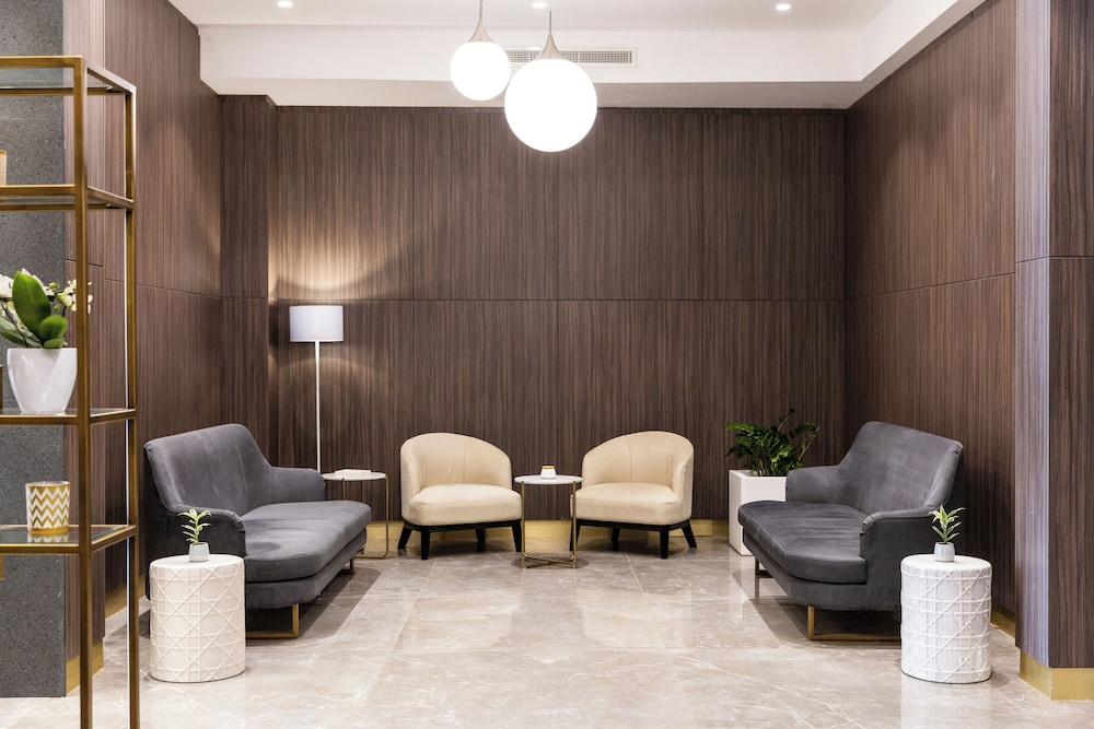 115 The Strand Hotel And Suites 4/49
