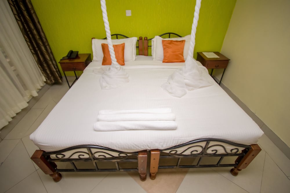 DELUXE, KING BED