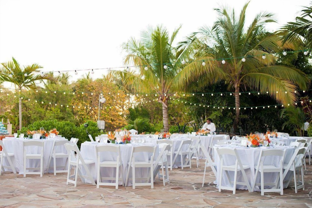 Pelican Bay Resort At Lucaya 50/56