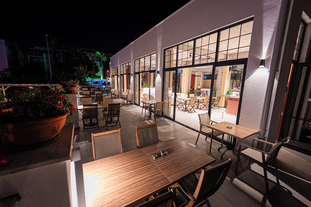 Begonville Hotel 35/50
