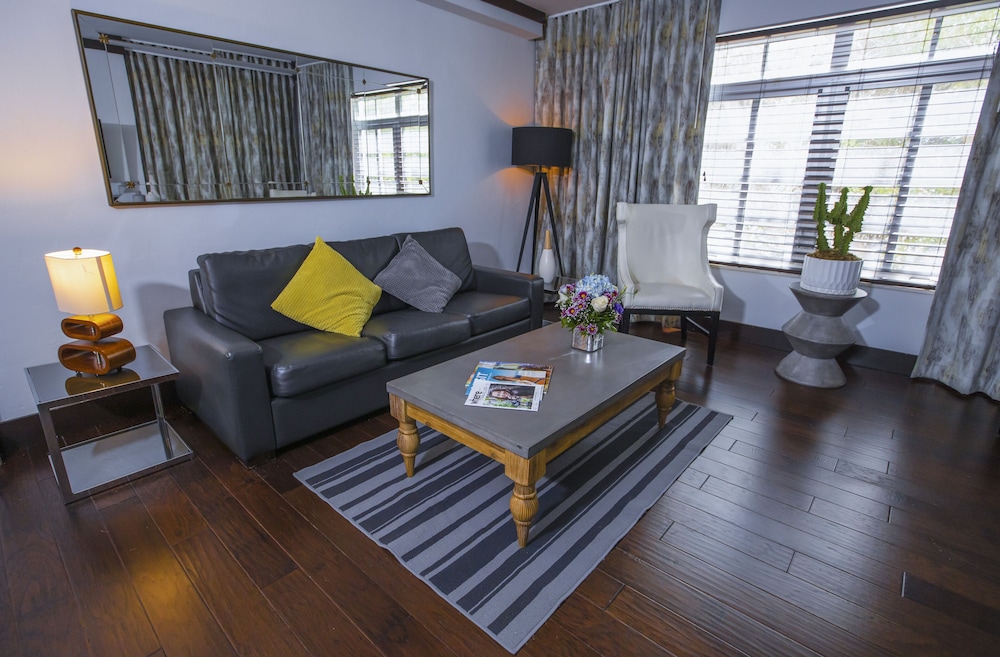 Lincoln Arms Suites 43/73