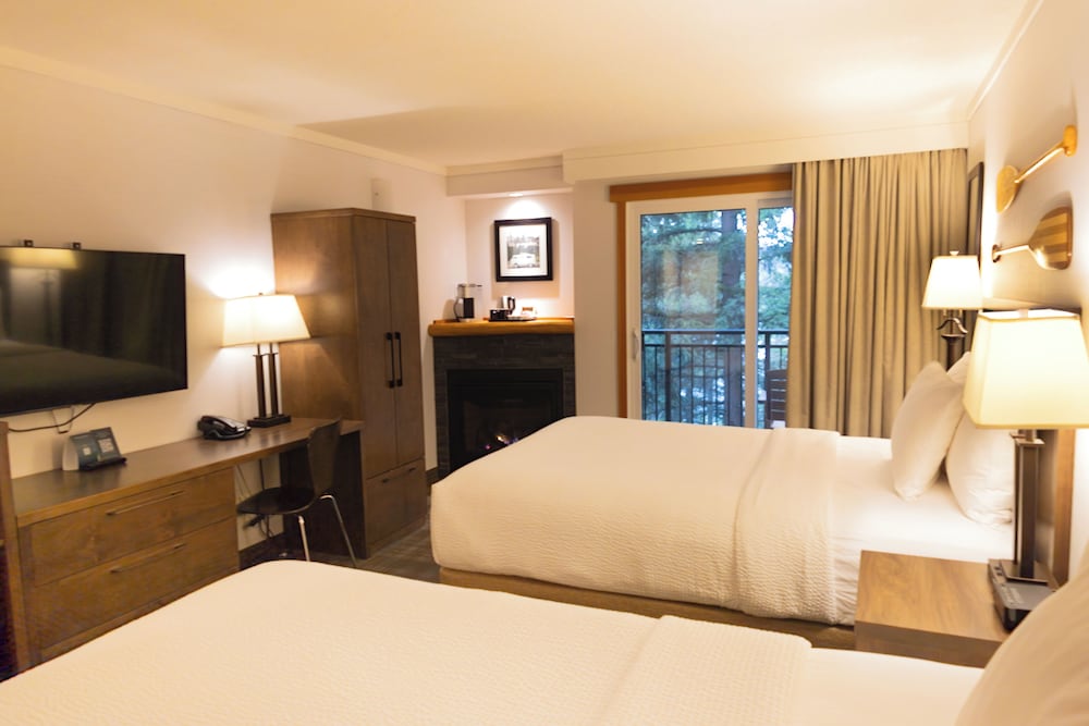 Pyramid Lake Resort 16/48