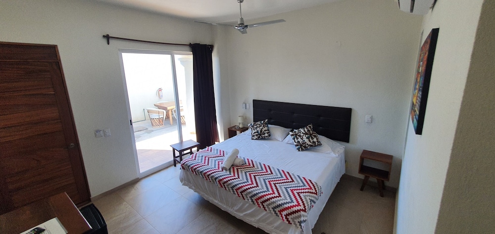 STUDIO, KING BED
