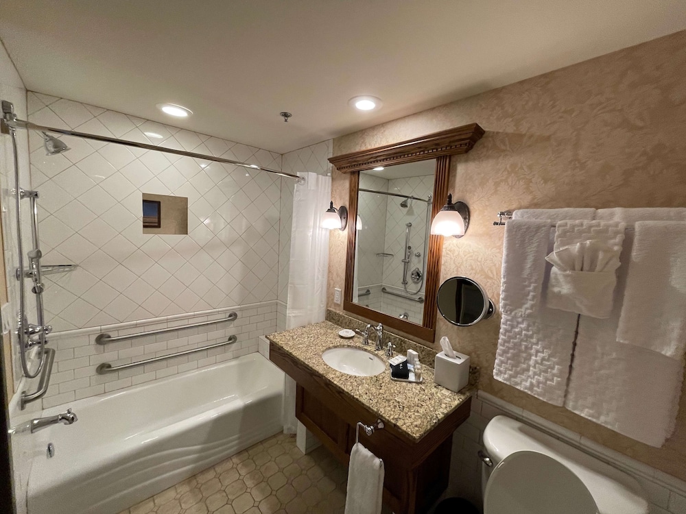 Best Western Premier Mariemont Inn 27/46