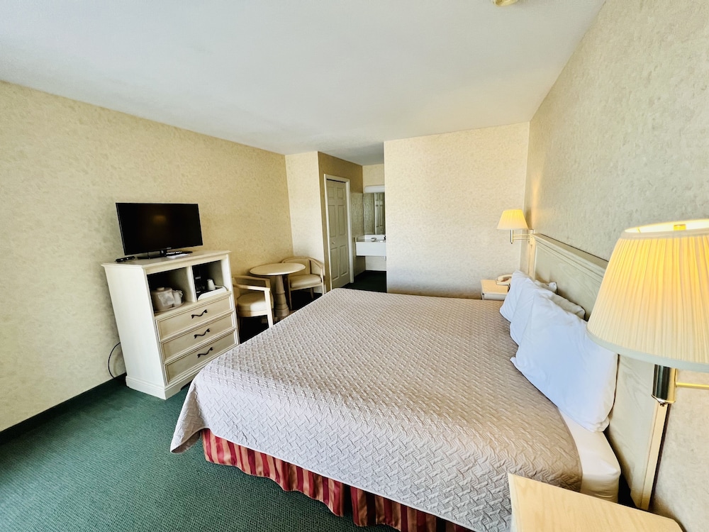 Court Plaza Inn & Suites 12/64
