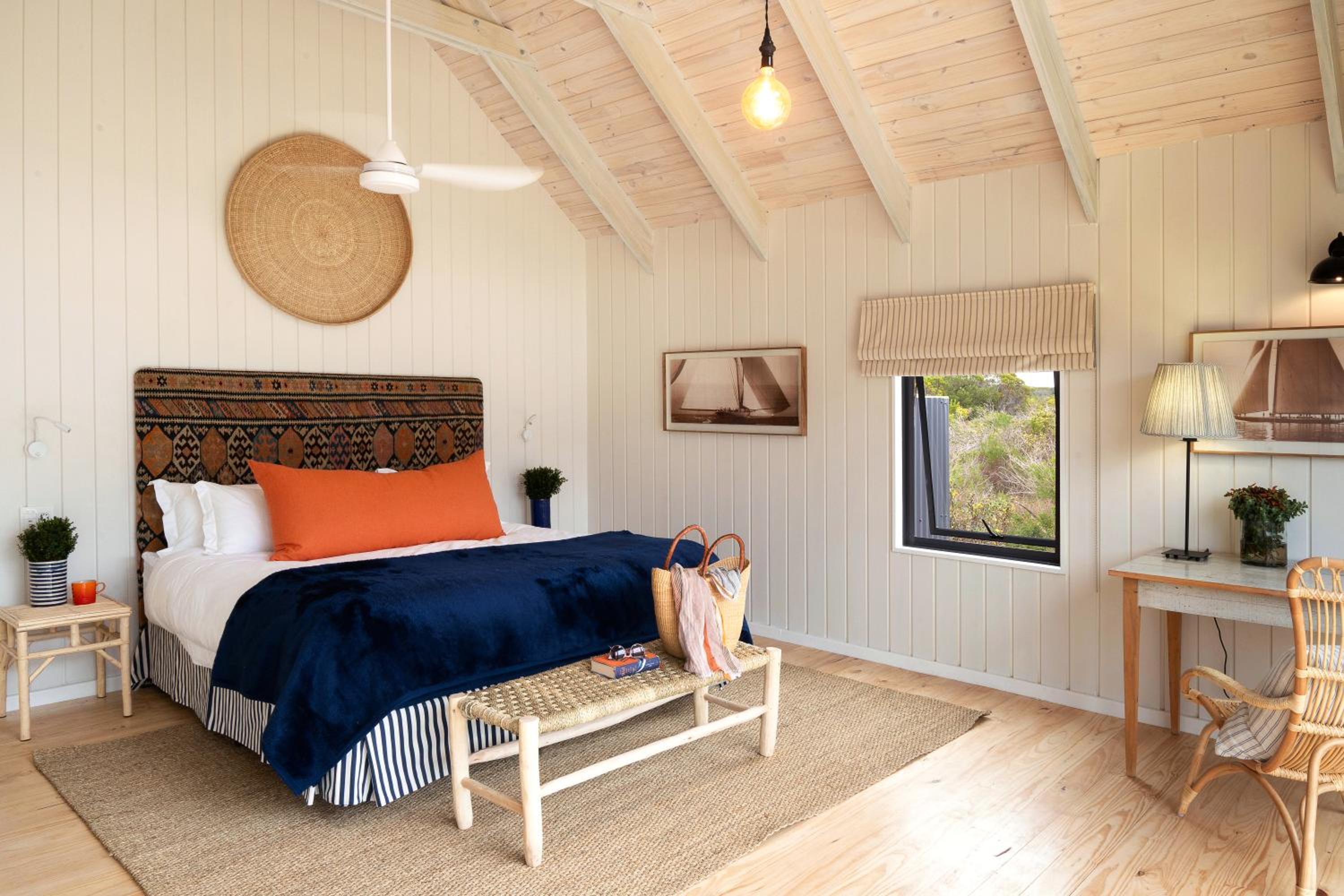 2 Bedrooms, House