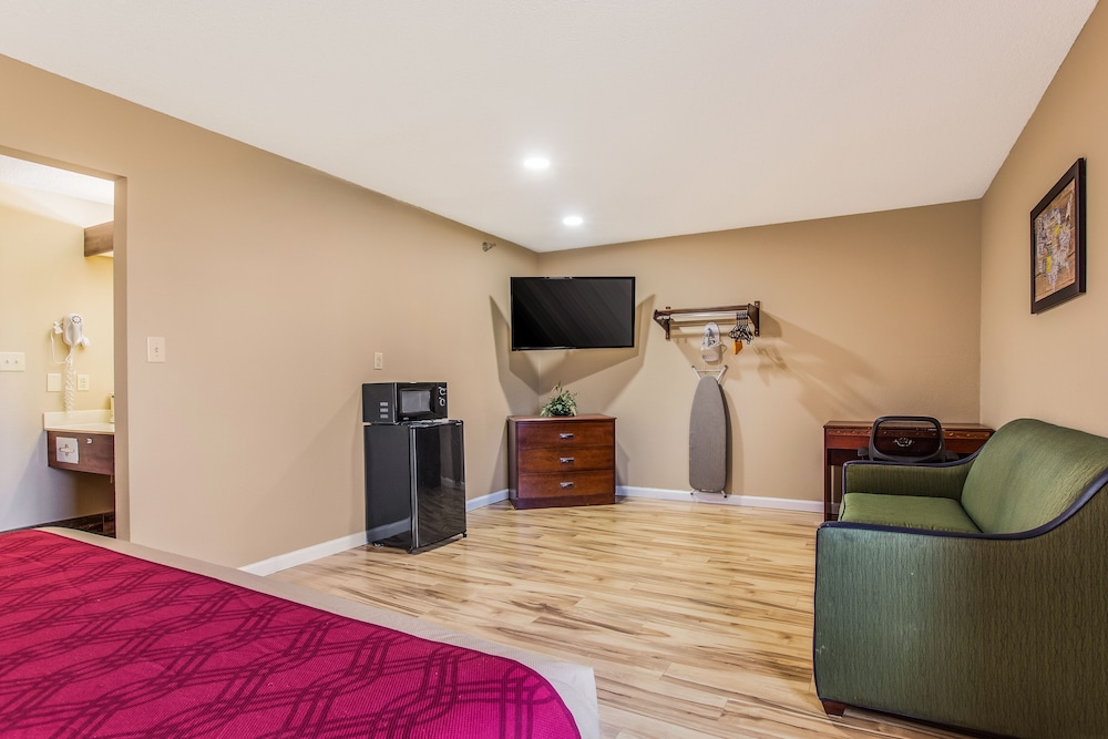 Econo Lodge Shelbyville KY 23/30