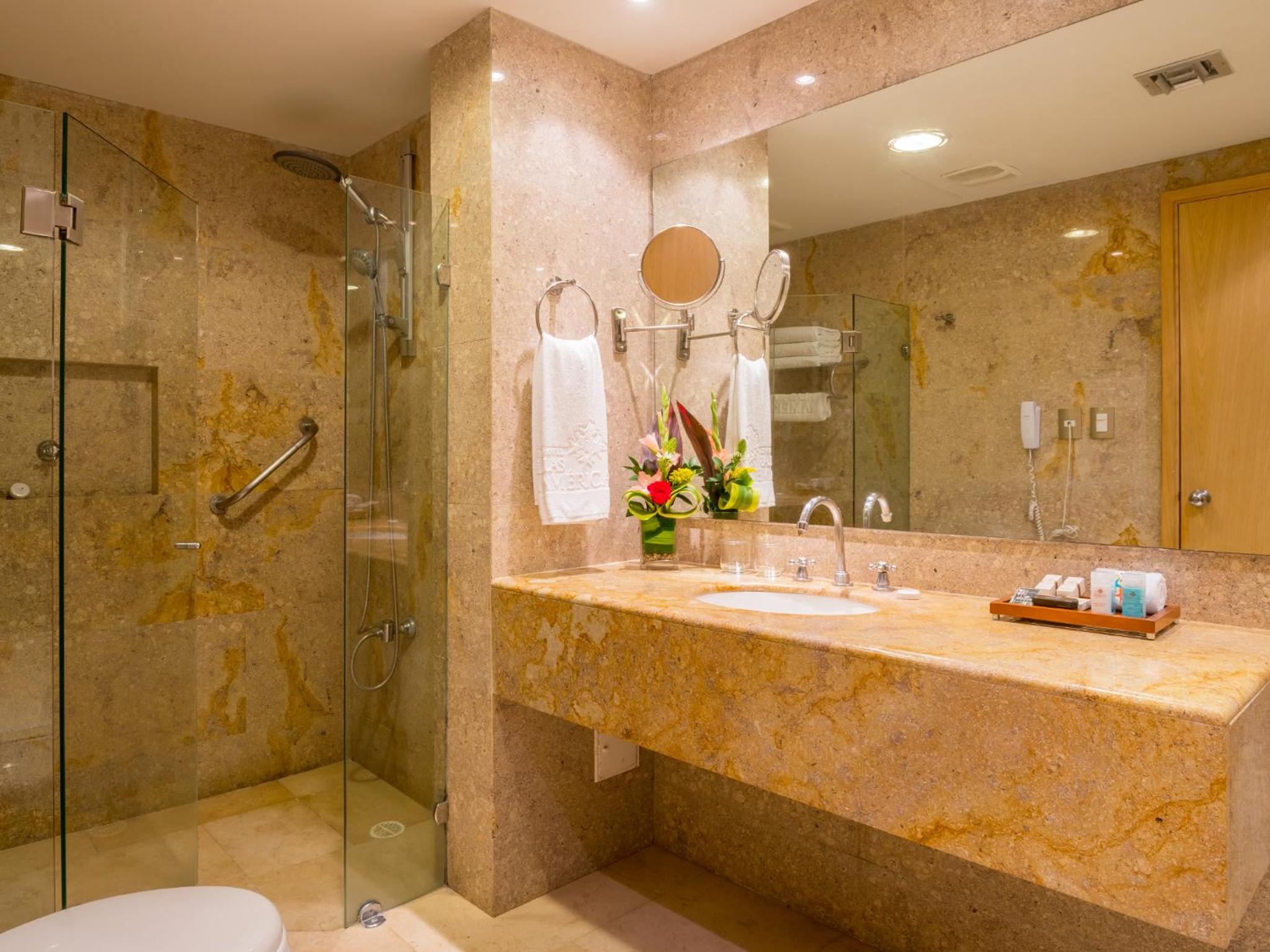 Superior, 2 Queen Beds, Las Americas Casa de Playa 8/9
