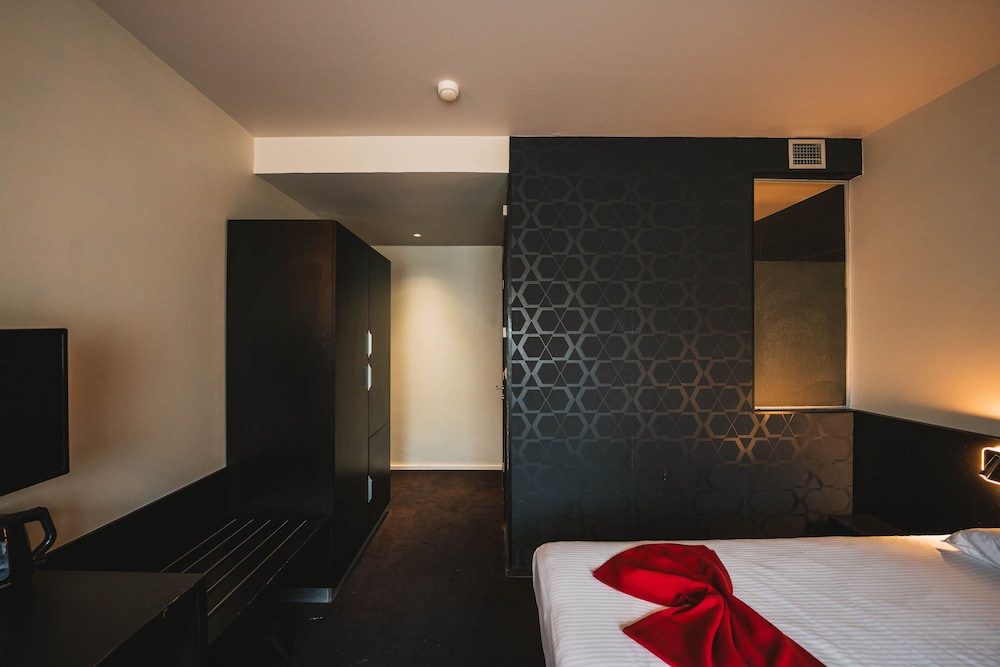 Utopia Hotel 17/69