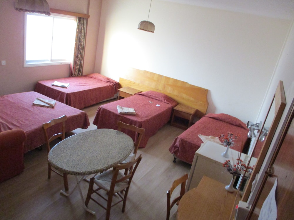 Onisillos Hotel 38/45