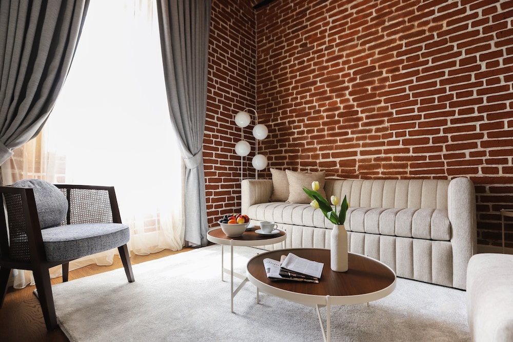 Ecole St. Pierre Hotel 27/50