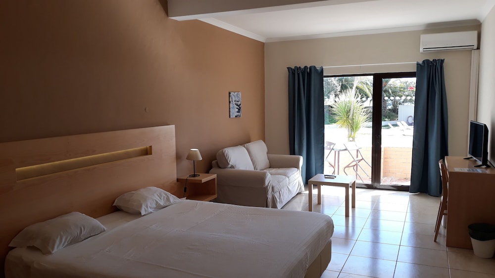 DELUXE, BALCONY