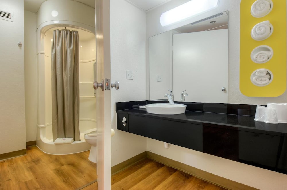 Motel6 Oceanside, CA 38/62