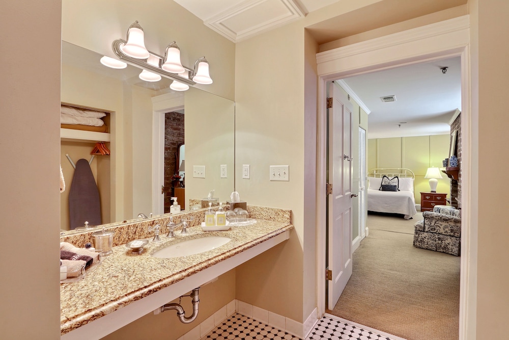 The Presidents Quarters Inn 72/76