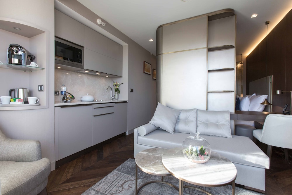 Noble22 Suites 28/39