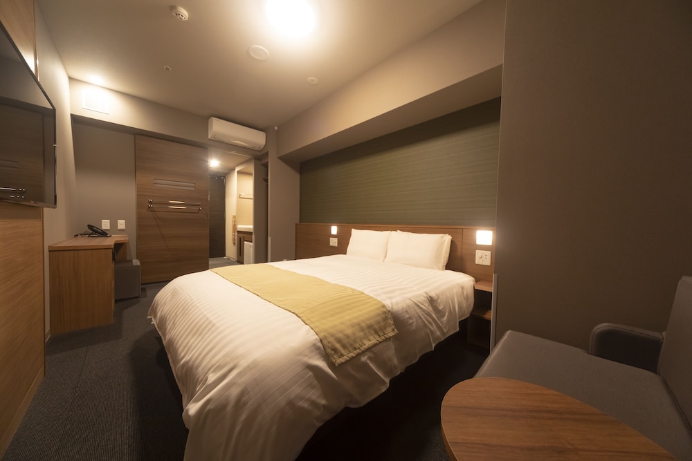 ROOM, QUEEN BED